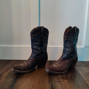 Ariat 8B brown & black cowboy boots